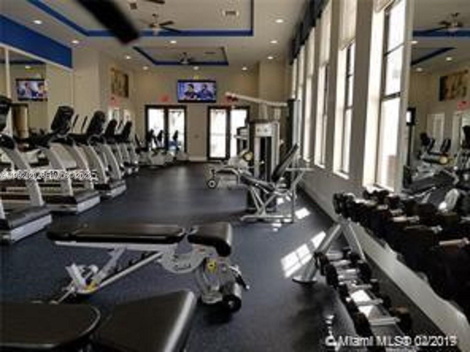 KENDALL COMMONS RESIDENTI - Residential Lease