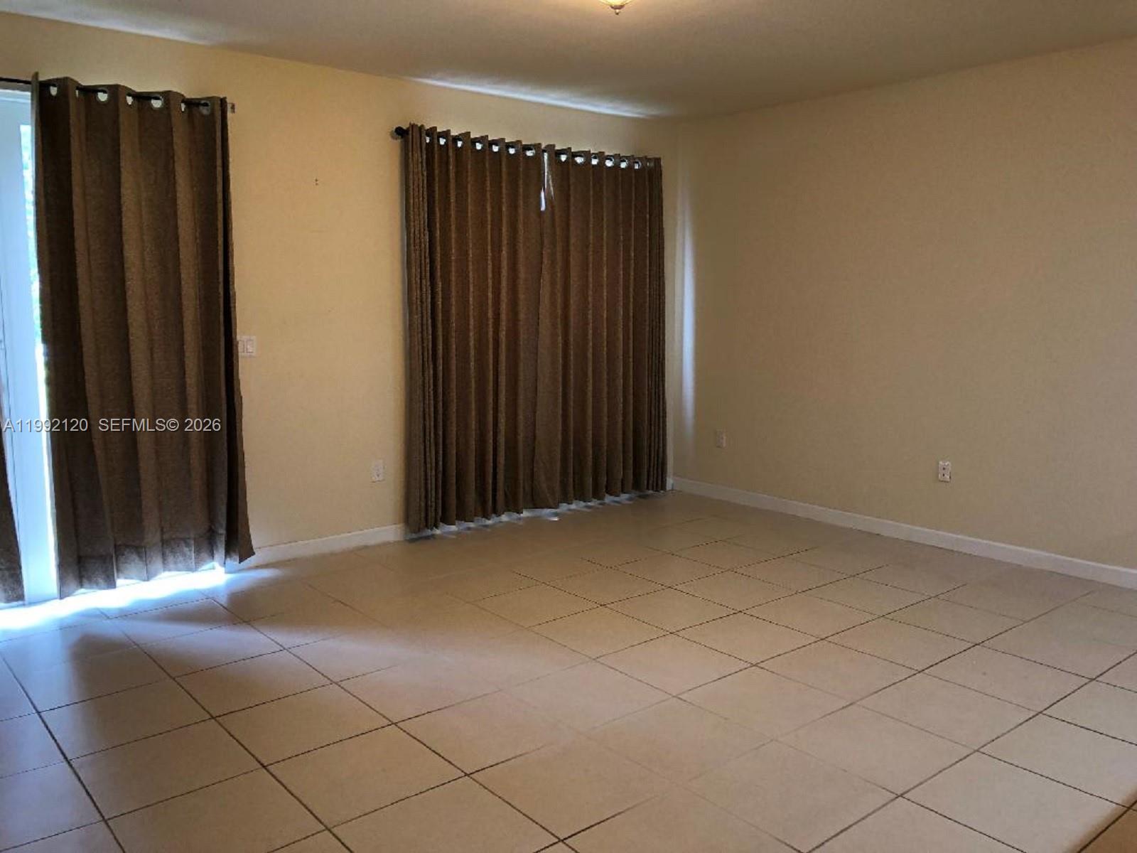 KENDALL COMMONS RESIDENTI - Residential Lease