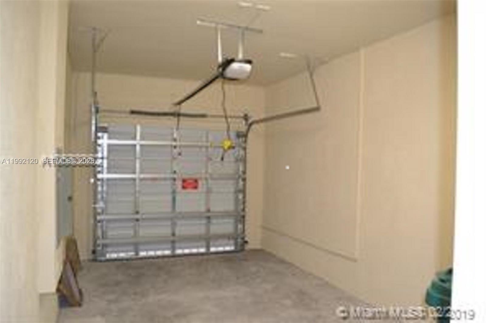 KENDALL COMMONS RESIDENTI - Residential Lease