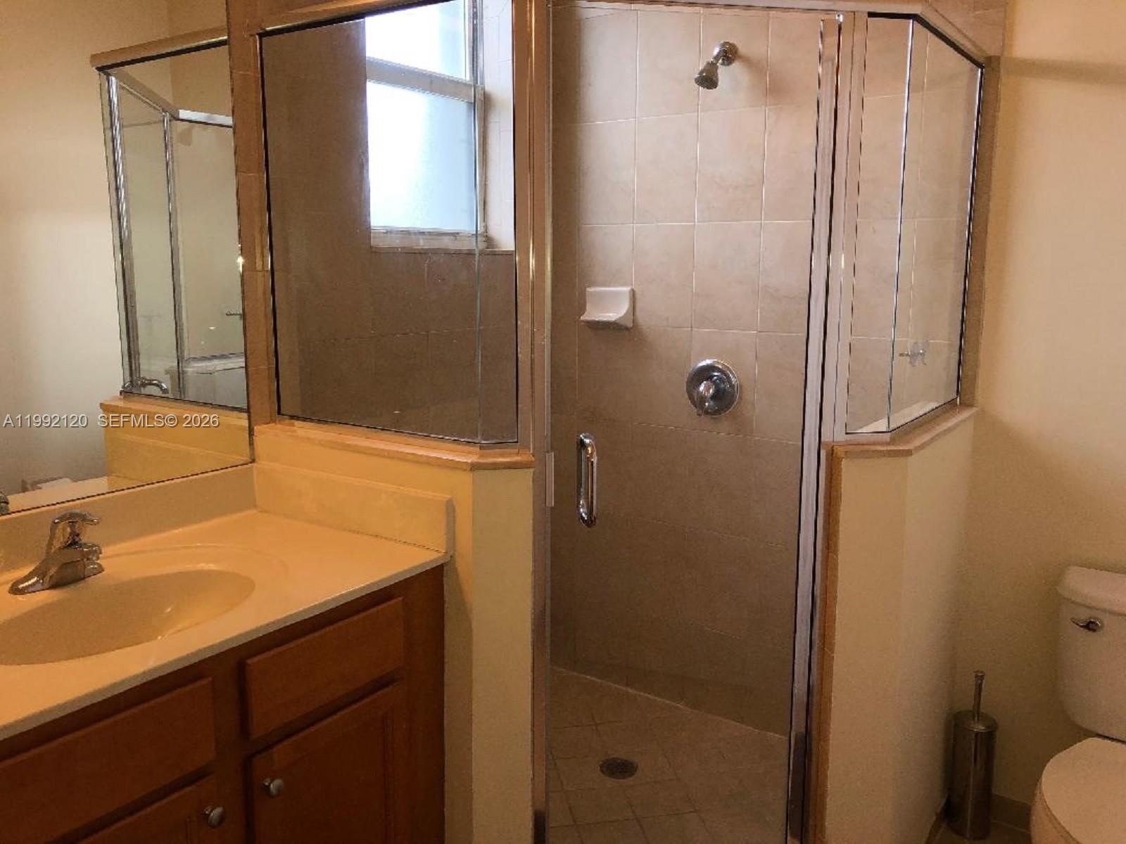 KENDALL COMMONS RESIDENTI - Residential Lease