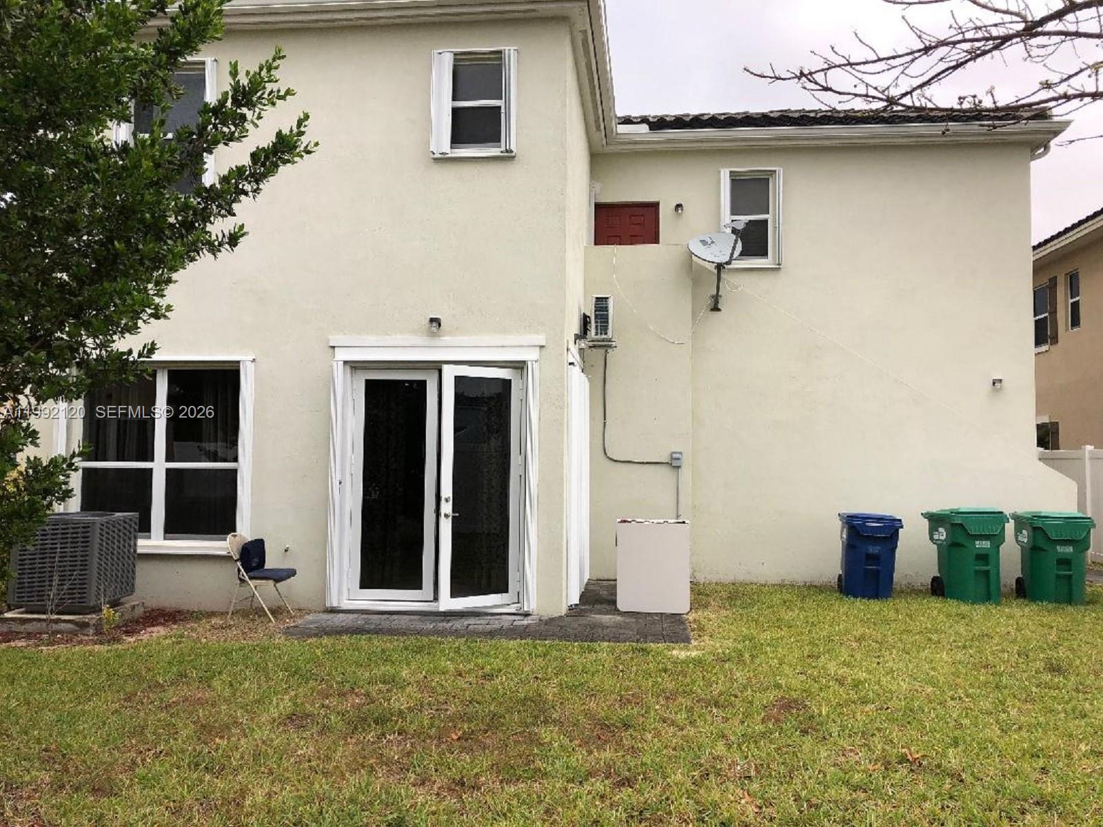 KENDALL COMMONS RESIDENTI - Residential Lease