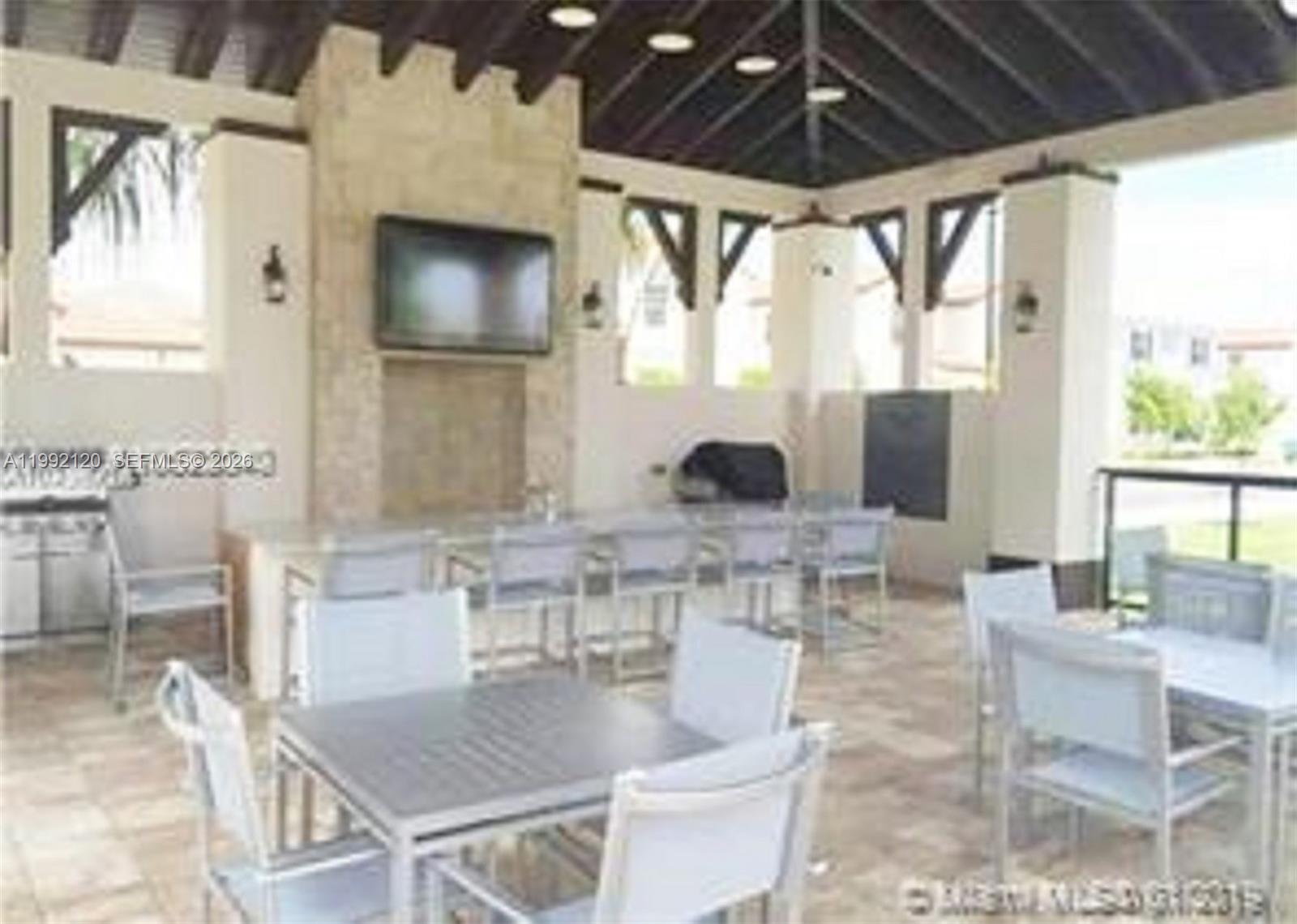 KENDALL COMMONS RESIDENTI - Residential Lease