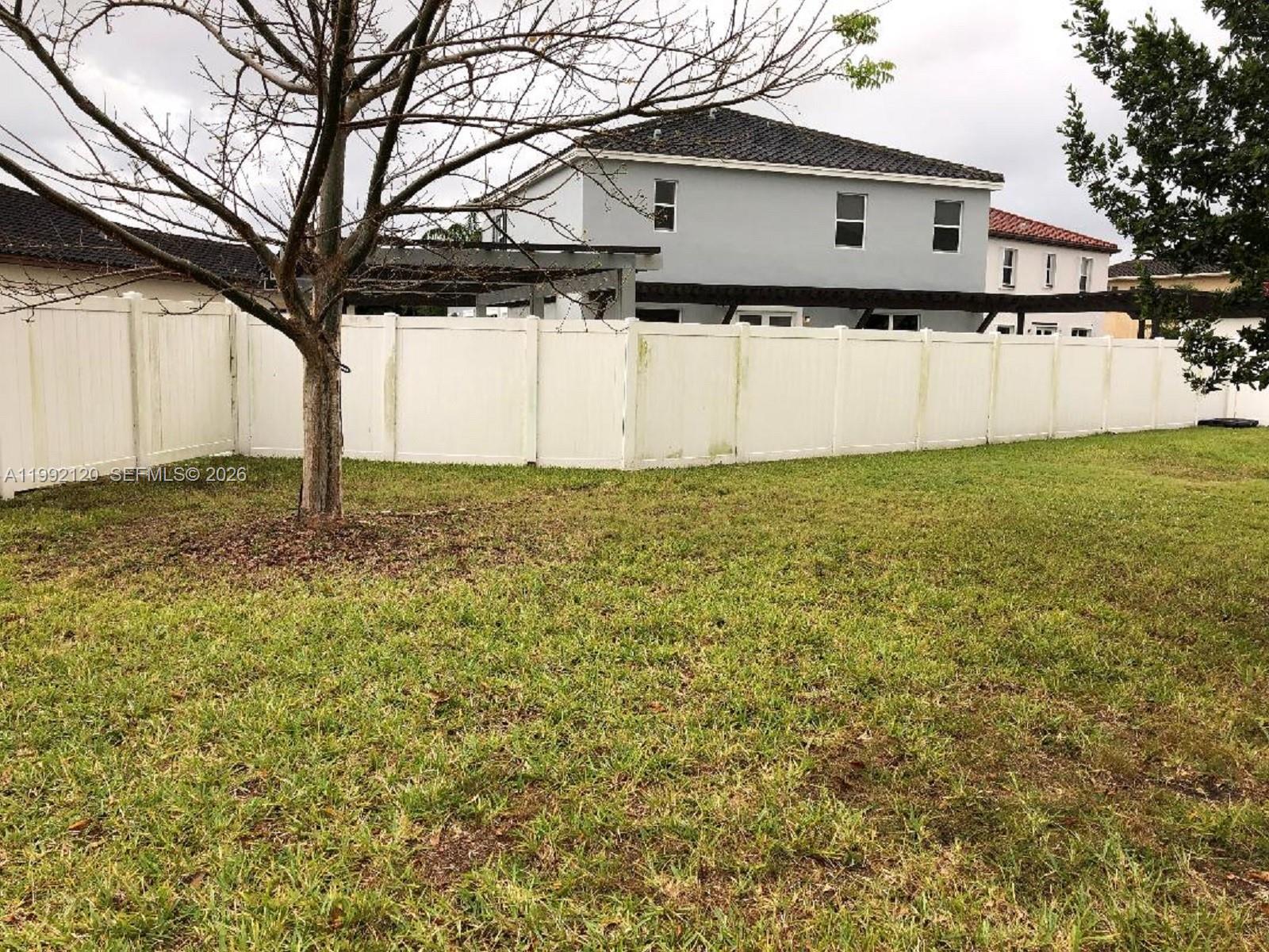 KENDALL COMMONS RESIDENTI - Residential Lease