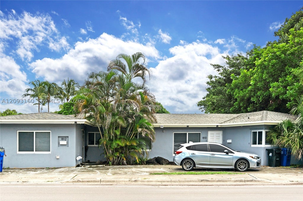 Photo of 1810 NE 15th Ave #1810, Fort Lauderdale, FL 33305 (MLS # A12093160)