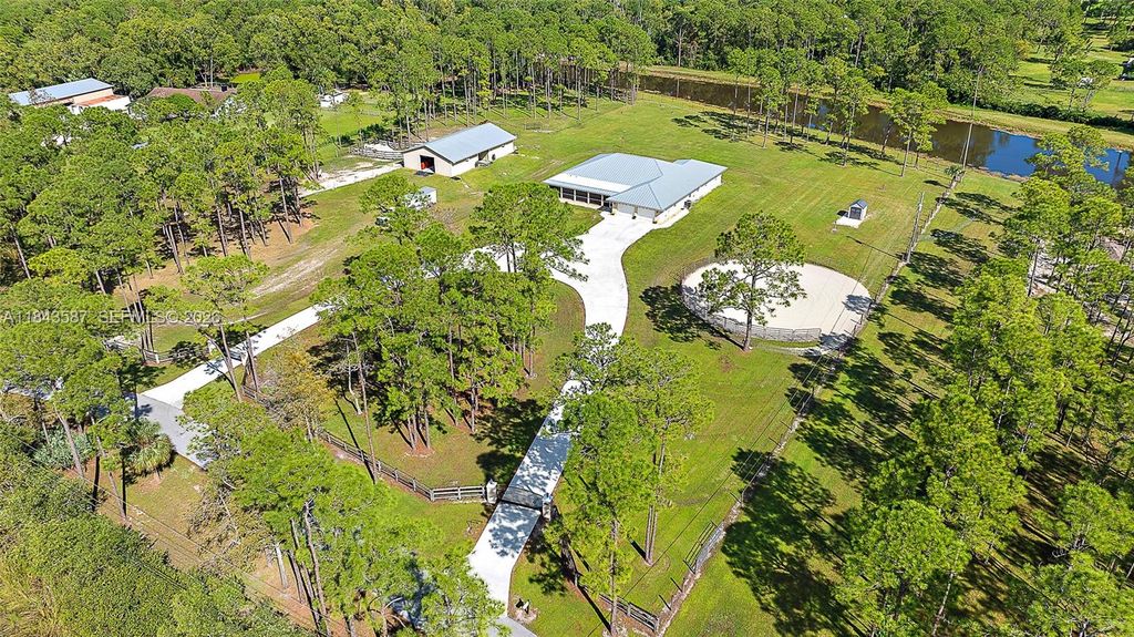 Photo of 13006 Arrowwood Dr, Palm Beach Gardens, FL 33418 (MLS # A11843587)