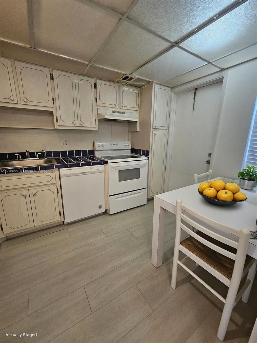 PALM-AIRE COUNTRY CLUB CO - Residential