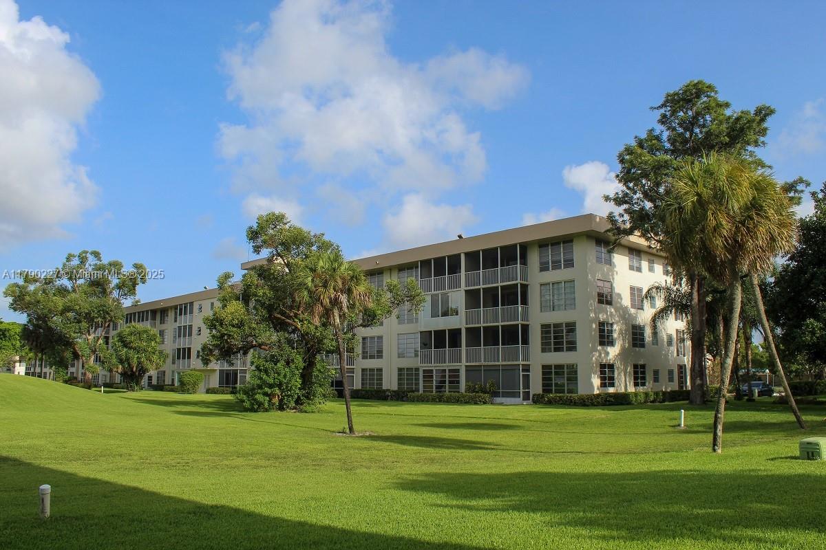 2900 N Palm Aire Dr 108