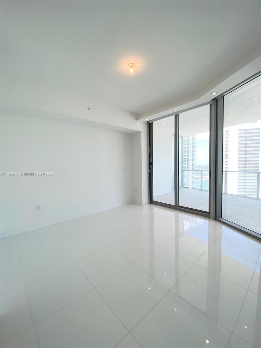 PARAMOUNT MIAMI WORLDCENT - Residential Lease