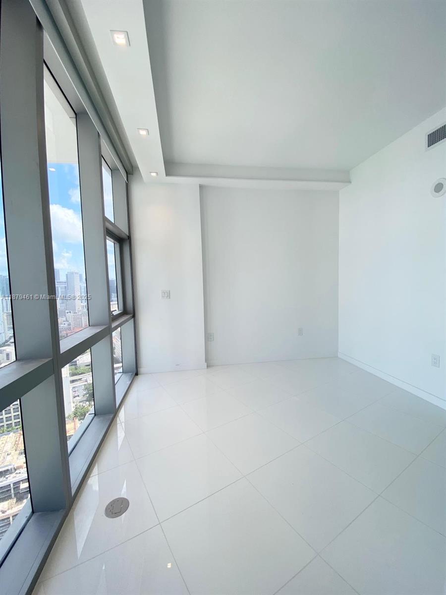 PARAMOUNT MIAMI WORLDCENT - Residential Lease