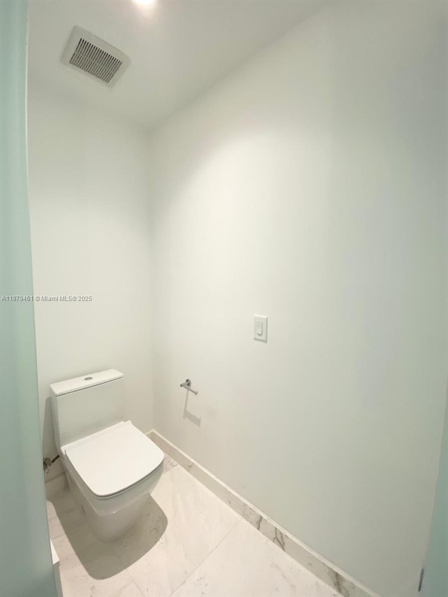 PARAMOUNT MIAMI WORLDCENT - Residential Lease