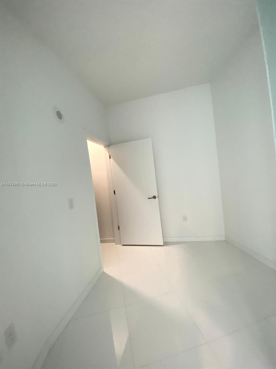 PARAMOUNT MIAMI WORLDCENT - Residential Lease