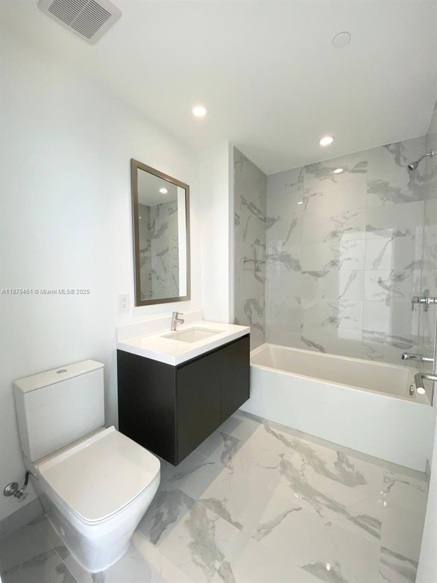 PARAMOUNT MIAMI WORLDCENT - Residential Lease