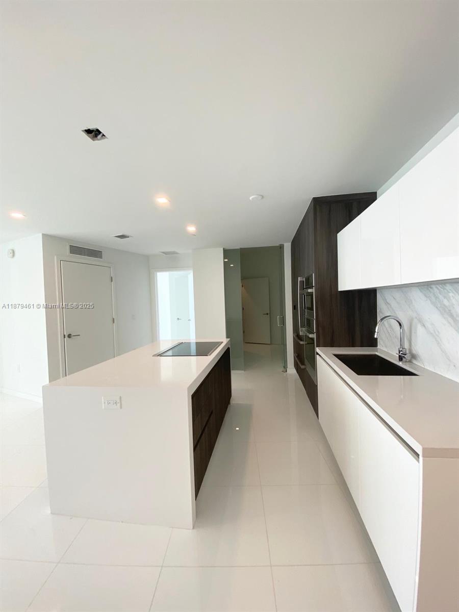 PARAMOUNT MIAMI WORLDCENT - Residential Lease