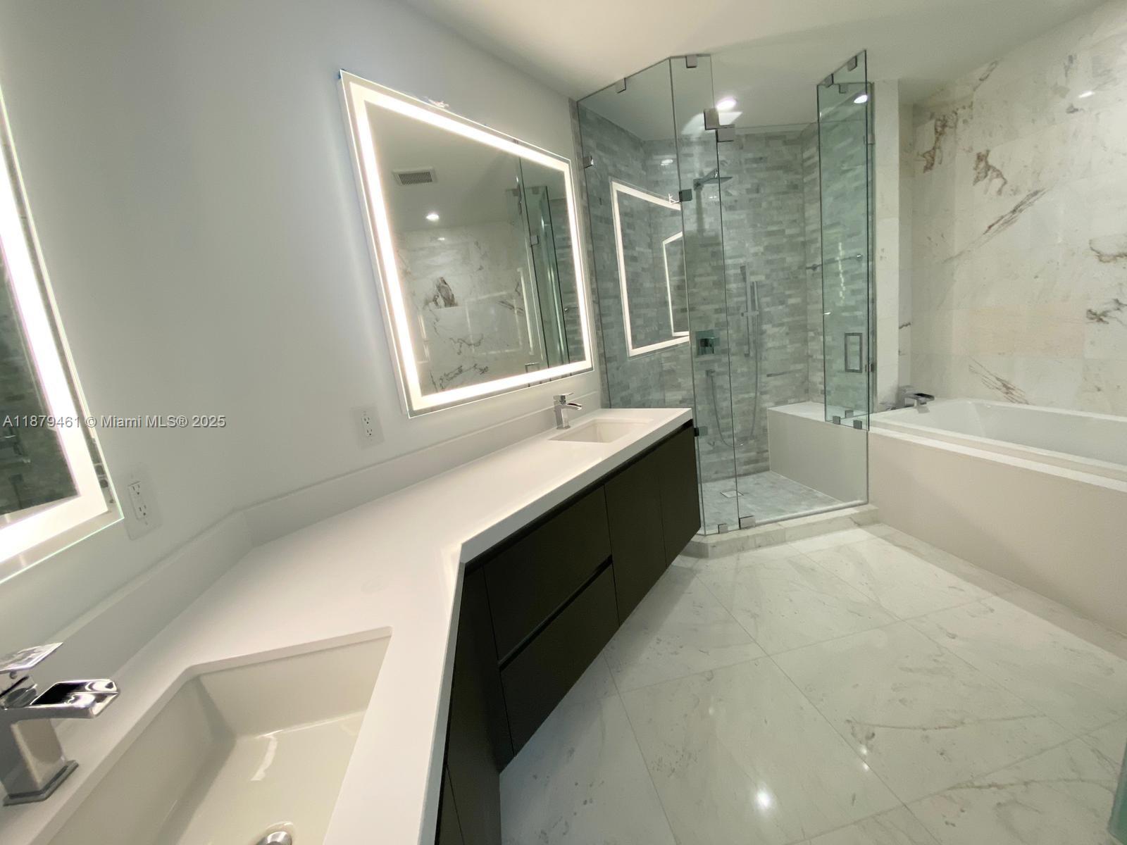 PARAMOUNT MIAMI WORLDCENT - Residential Lease