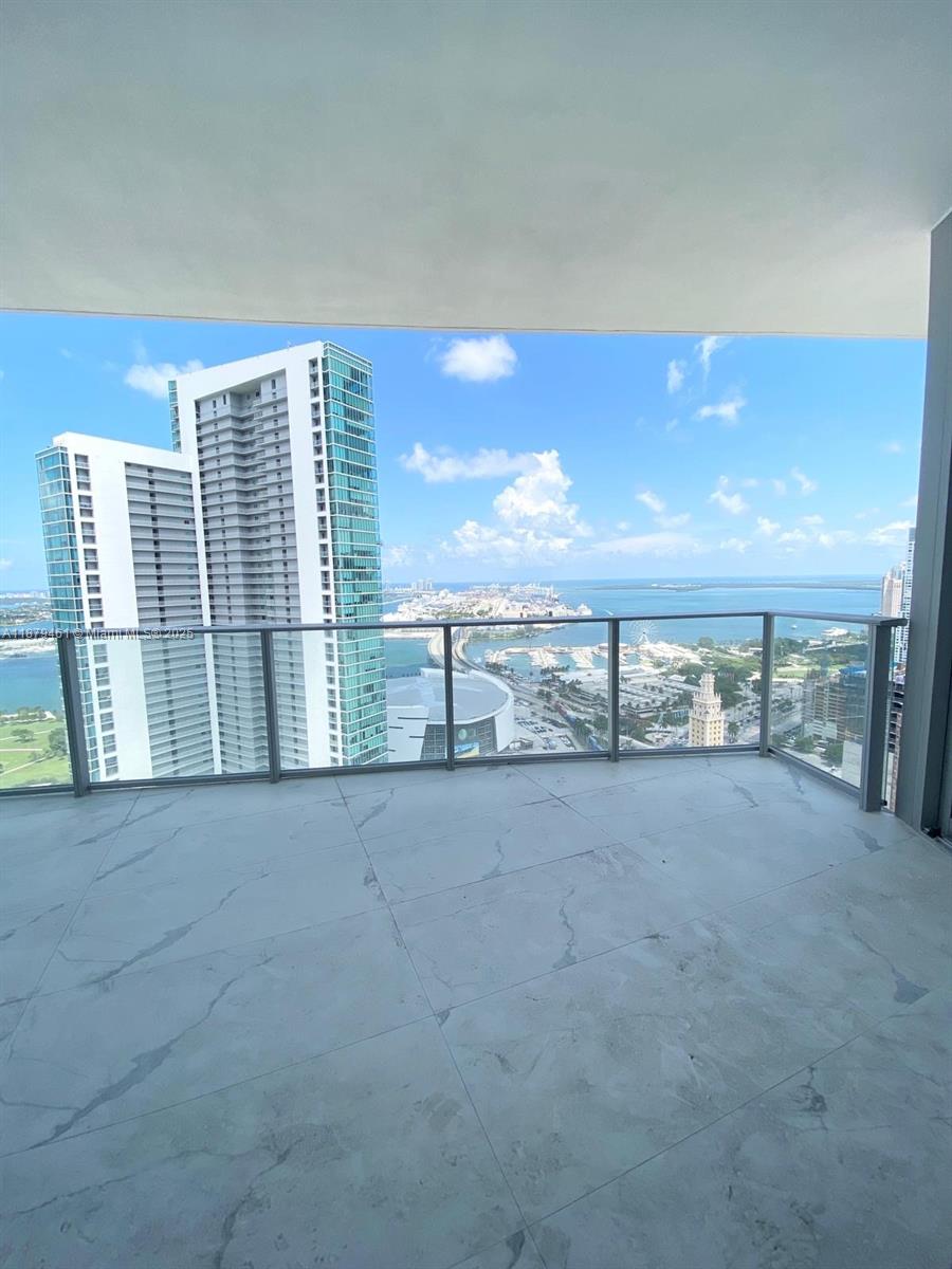 PARAMOUNT MIAMI WORLDCENT - Residential Lease