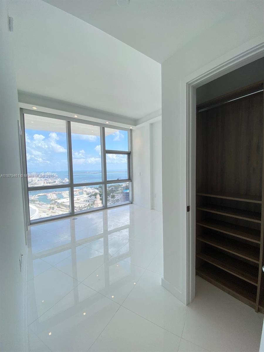 PARAMOUNT MIAMI WORLDCENT - Residential Lease