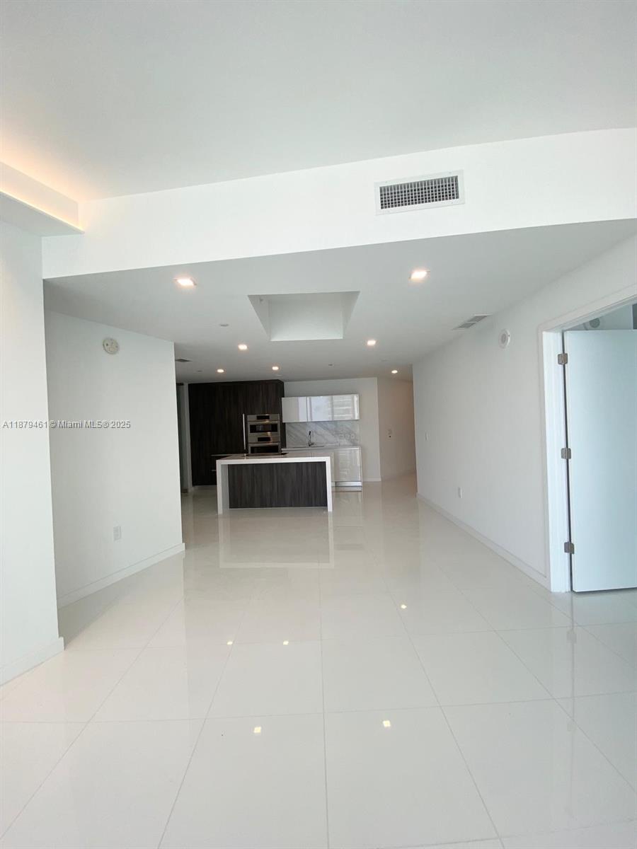 PARAMOUNT MIAMI WORLDCENT - Residential Lease