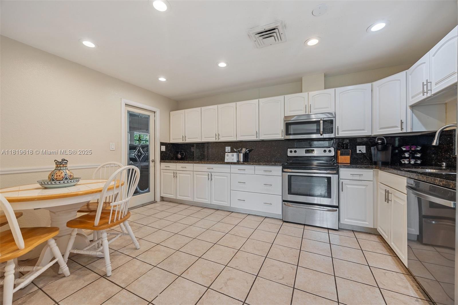 PASADENA LAKES SOUTH - Residential