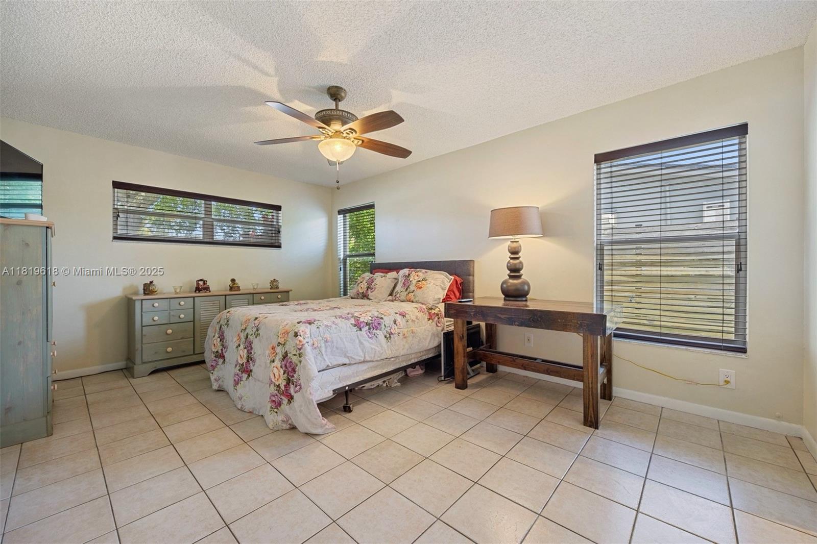 PASADENA LAKES SOUTH - Residential