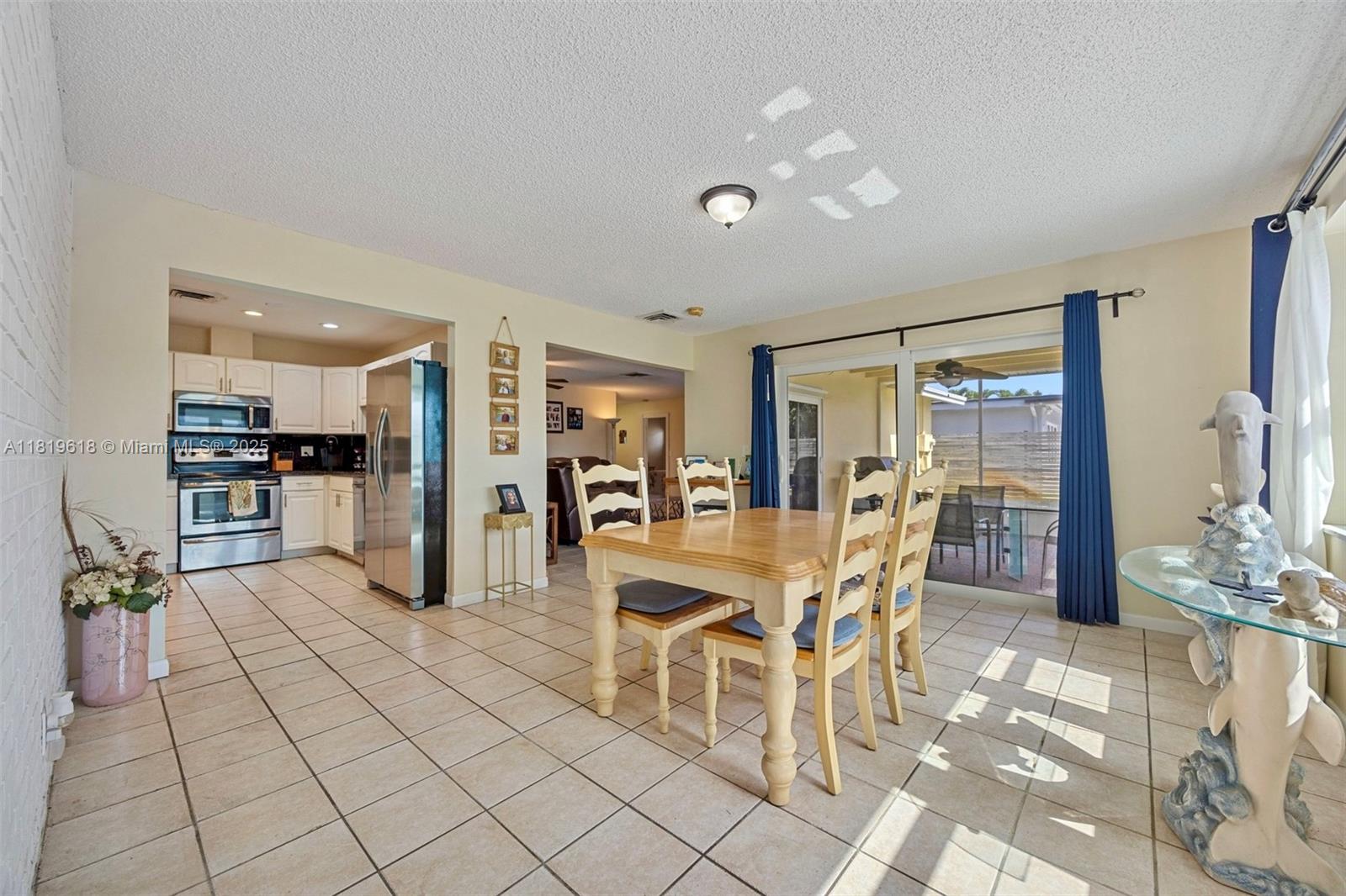 PASADENA LAKES SOUTH - Residential