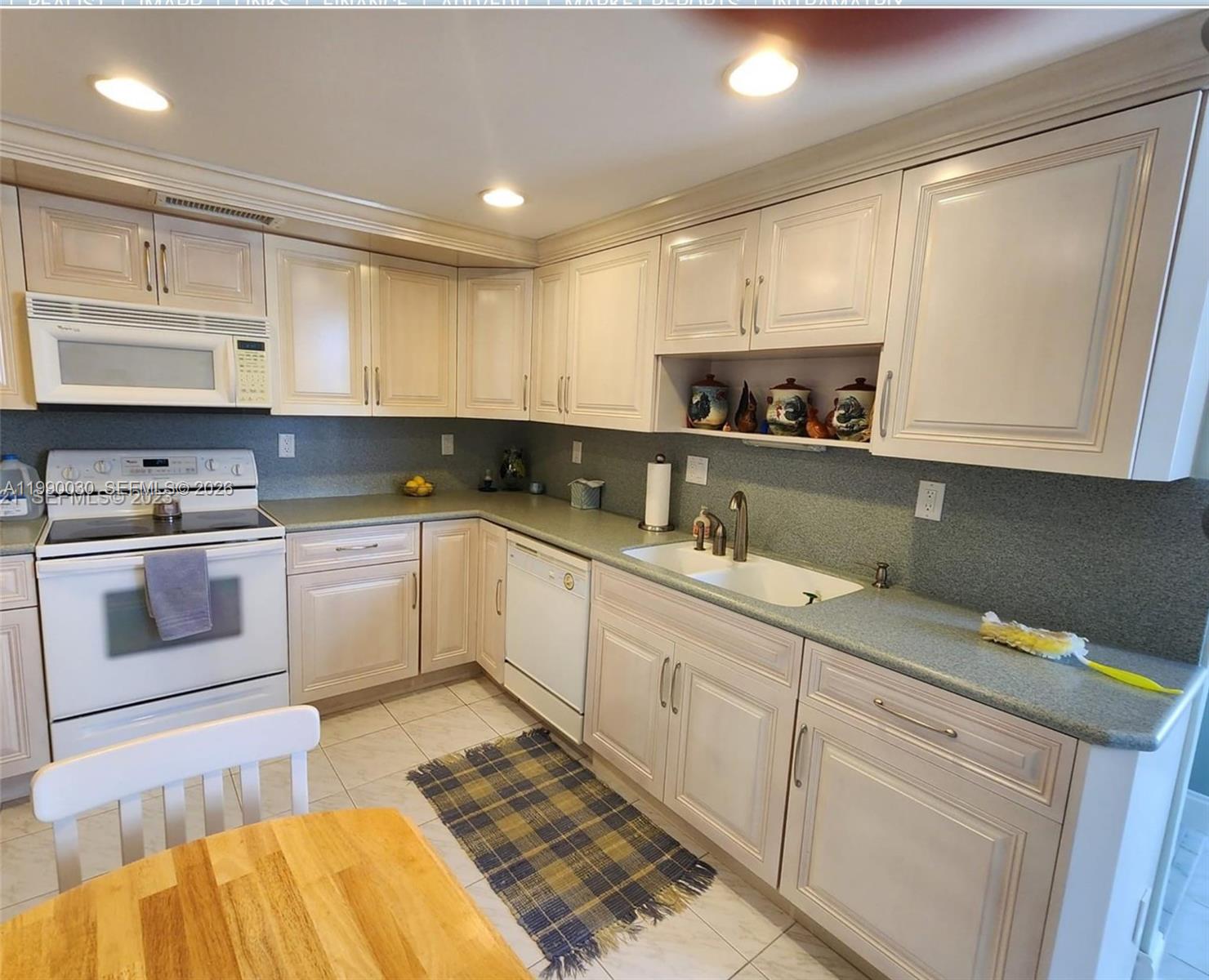 ALLINGTON TOWERS CONDO - Residential Lease