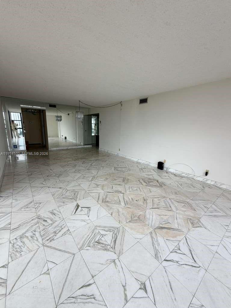 20379 W Country Club Dr 1433