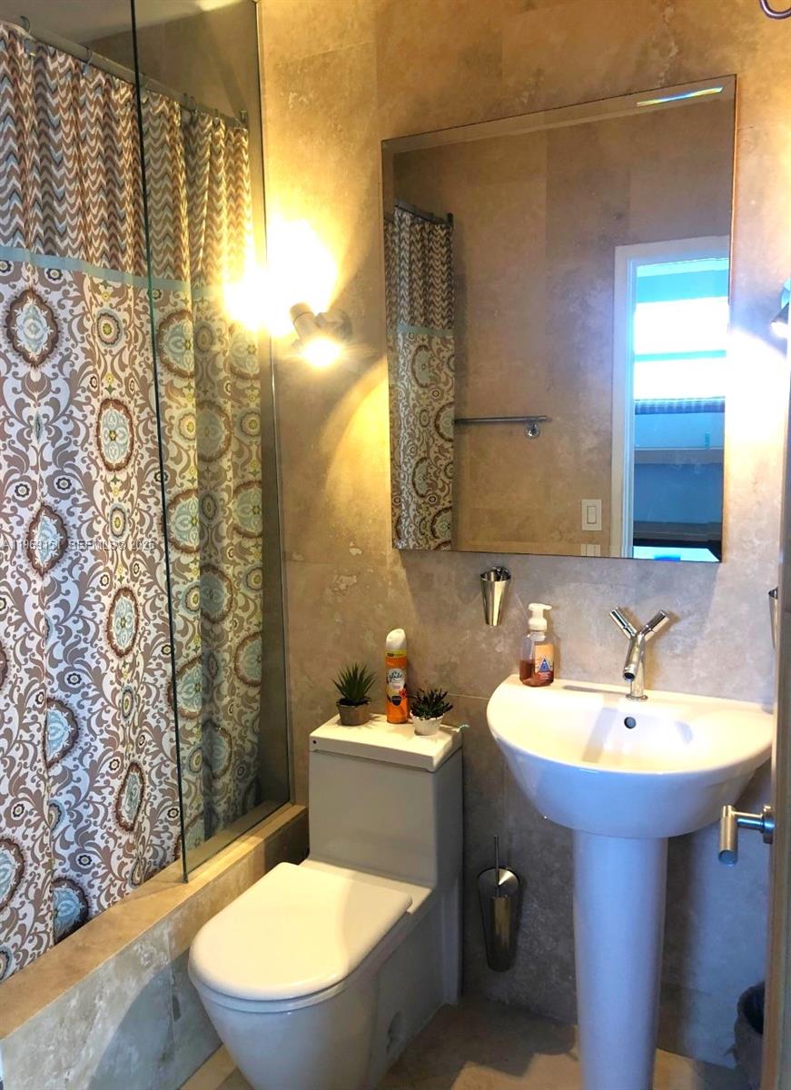 EUCLID EAST CONDOMINIUM - Residential Lease