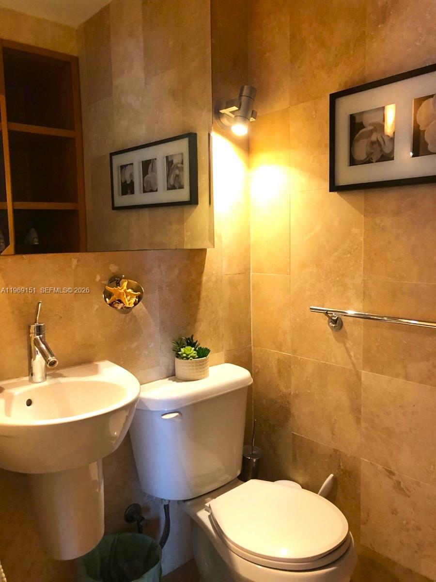 EUCLID EAST CONDOMINIUM - Residential Lease