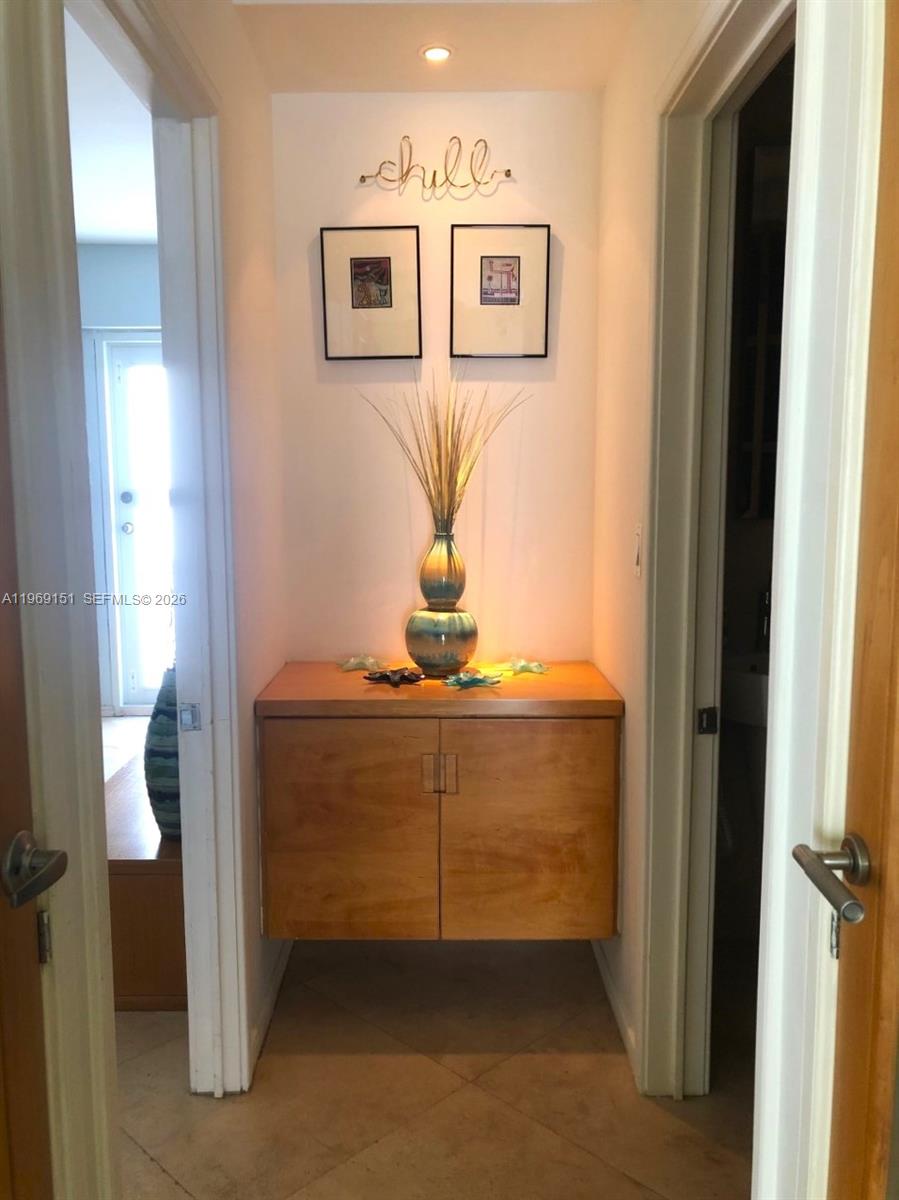 EUCLID EAST CONDOMINIUM - Residential Lease