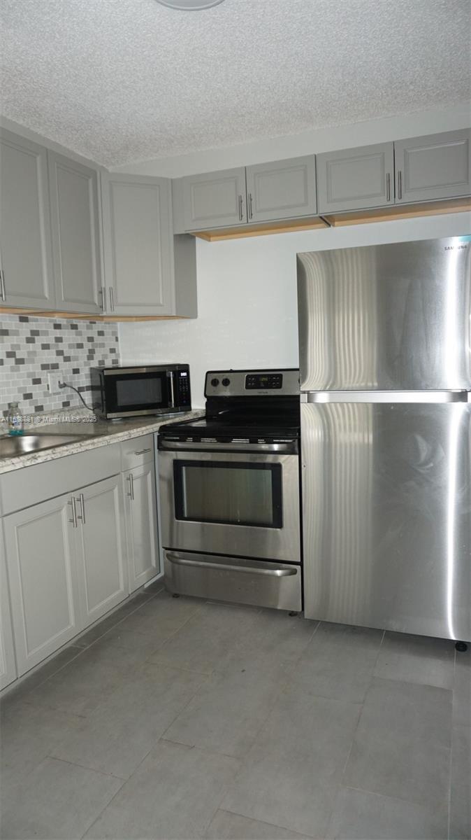RIVERSIDE ADD AMEN PLAT - Residential Lease