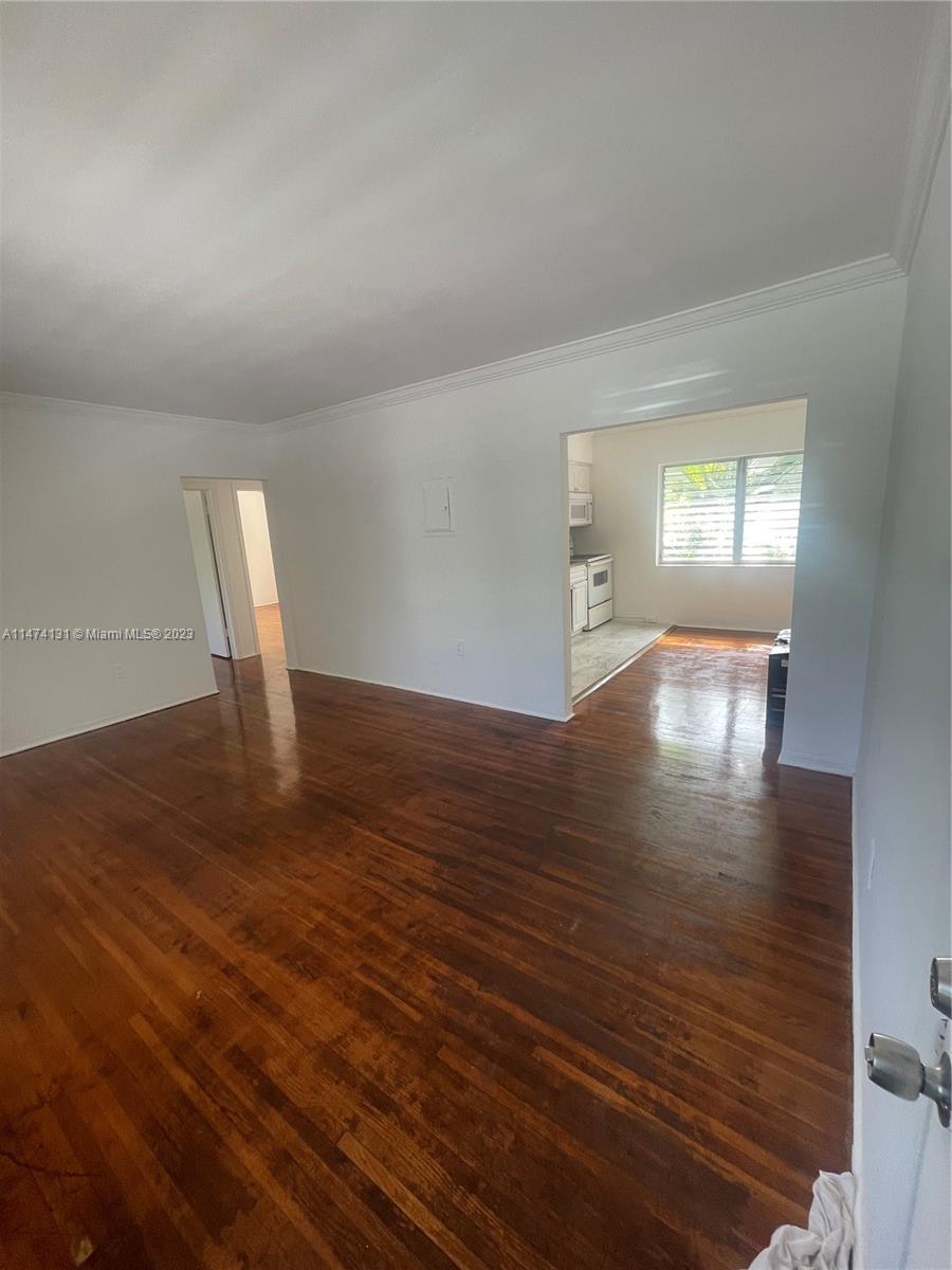 Excellent location, renovated, spacious apt with good lighting. SAME DAY APPROVAL.