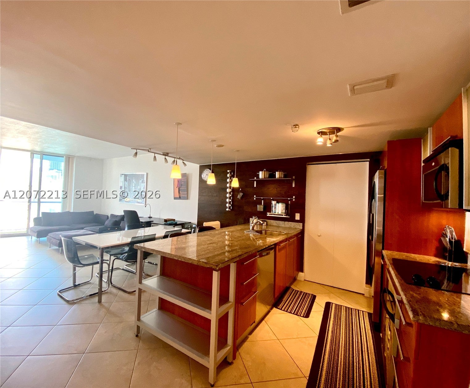 185 SW 7th St 1607