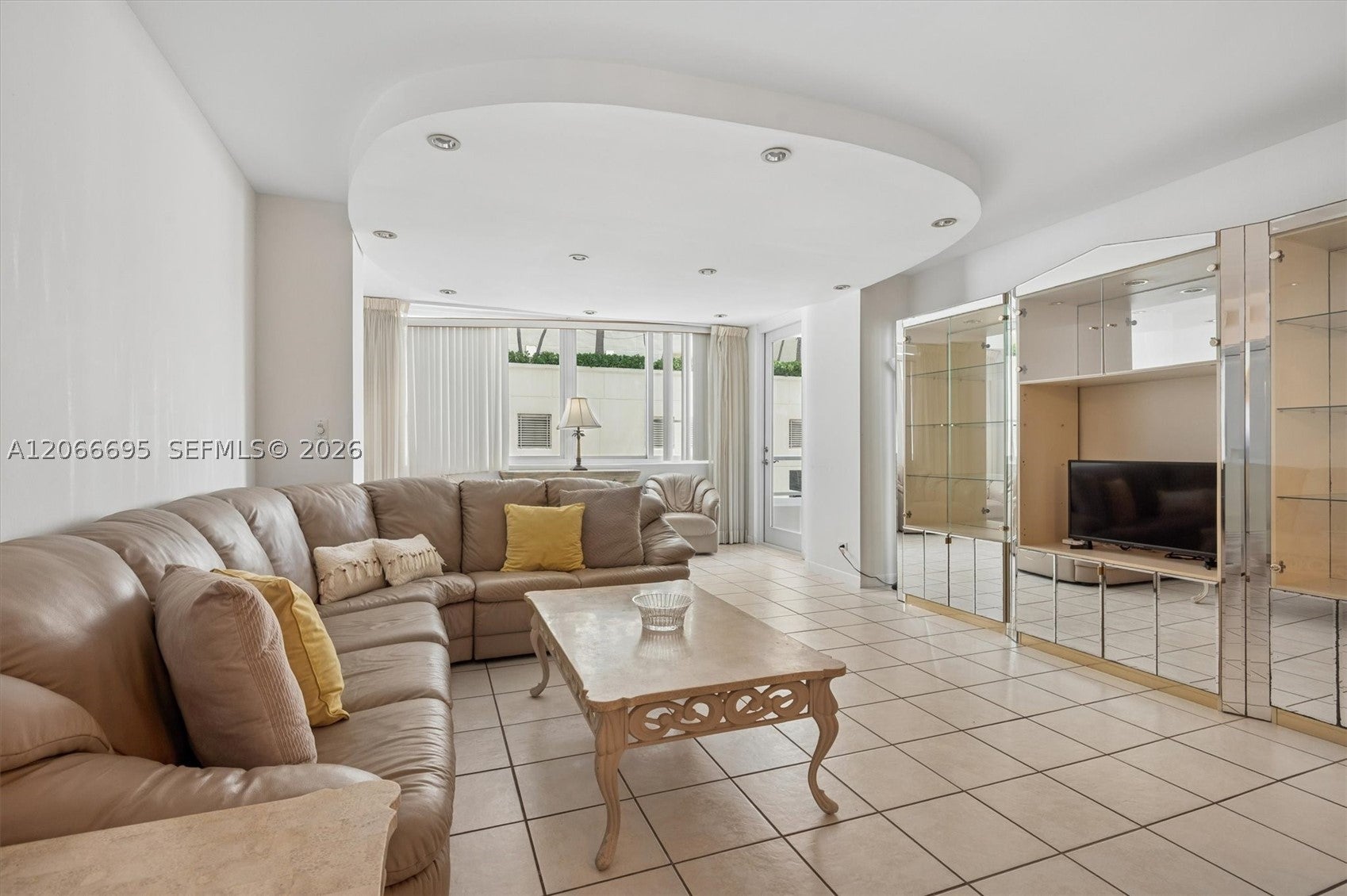 5005 Collins Ave 424