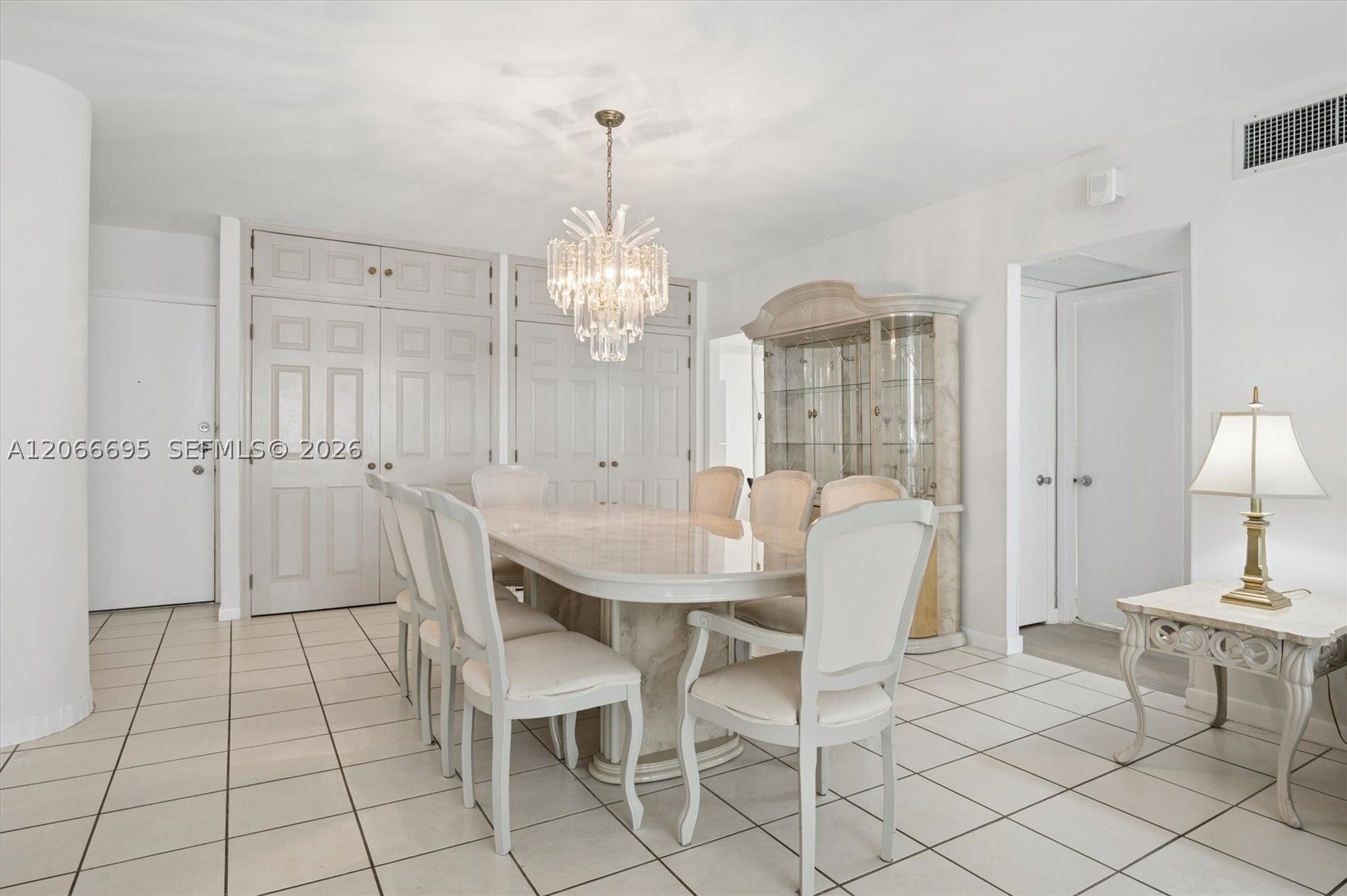5005 Collins Ave 424