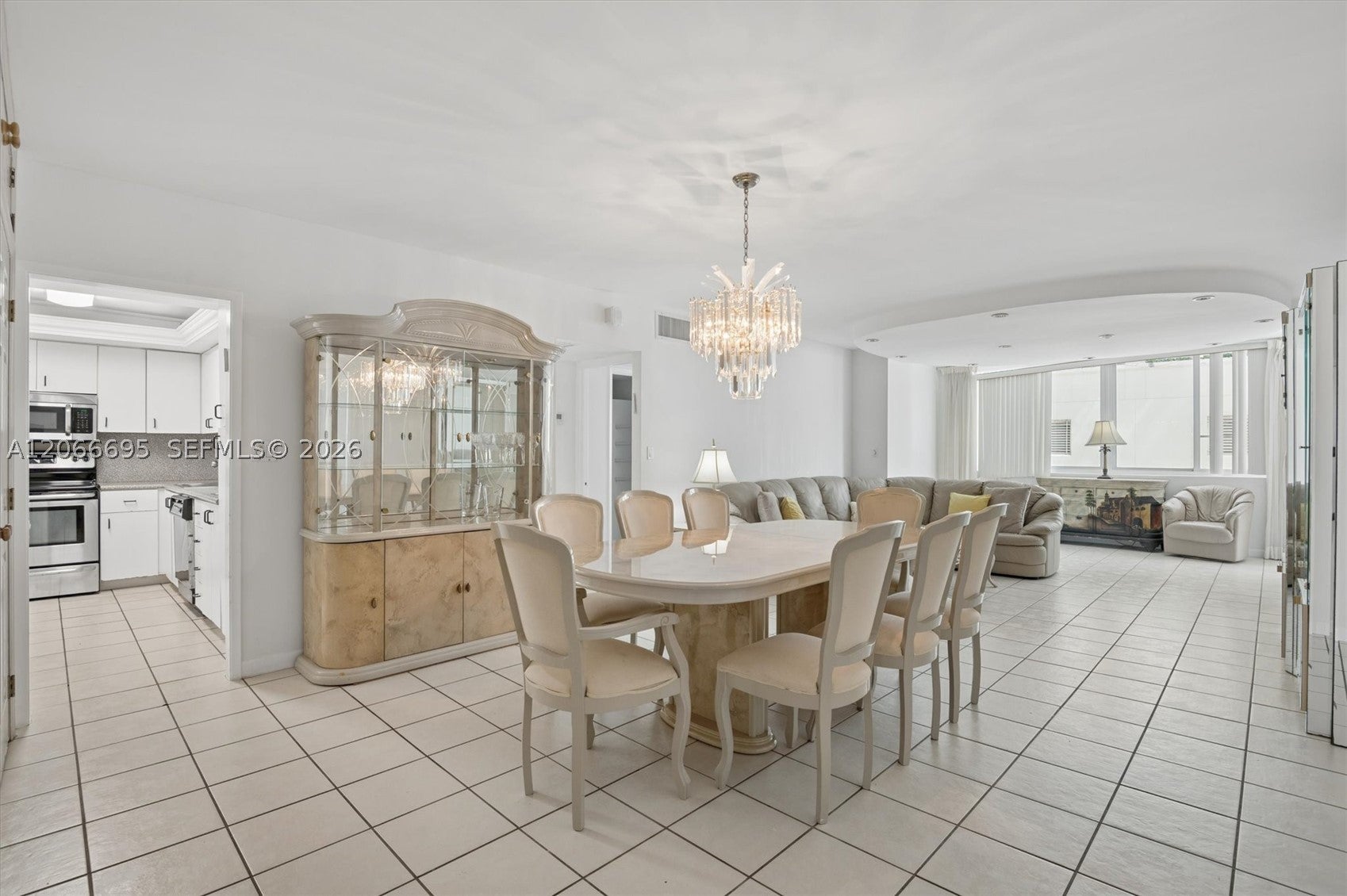 5005 Collins Ave 424