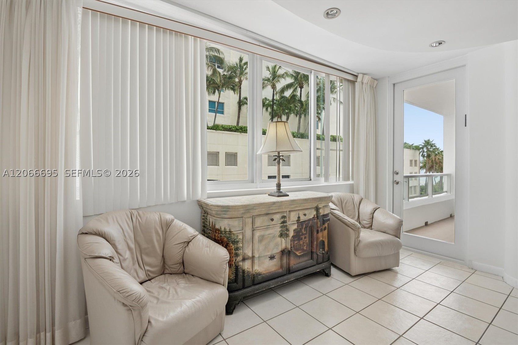 5005 Collins Ave 424