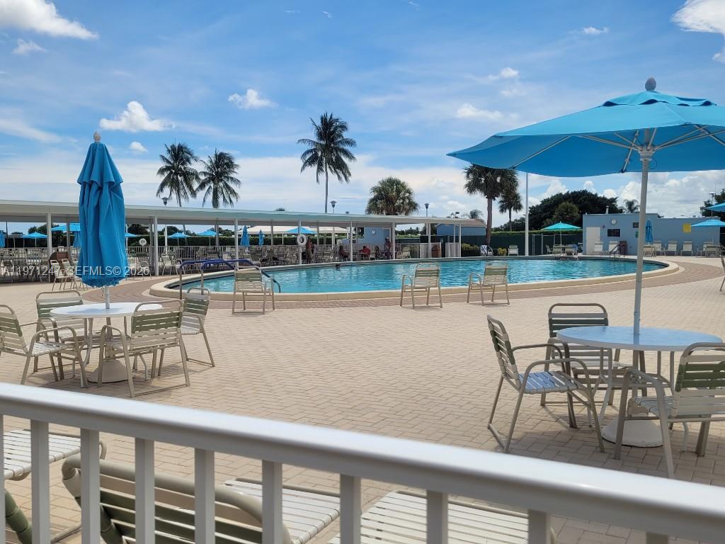 KINGS POINT SAXONY CONDOS - Residential