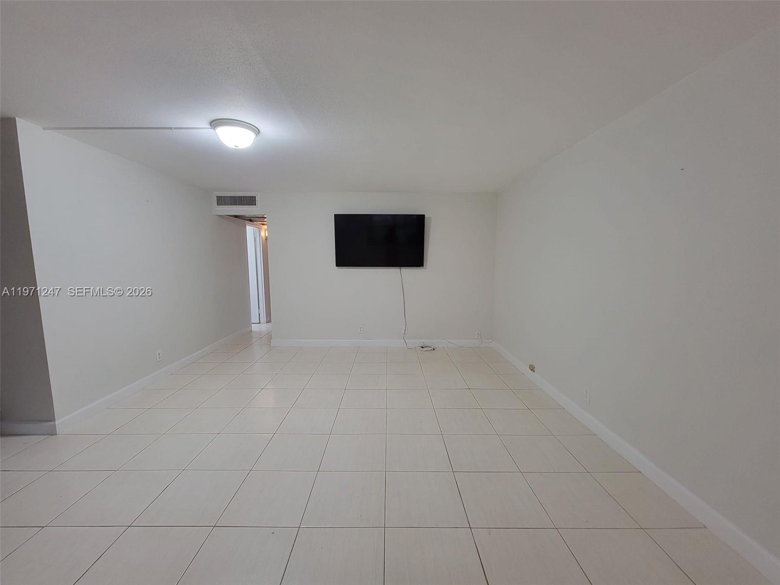 KINGS POINT SAXONY CONDOS - Residential