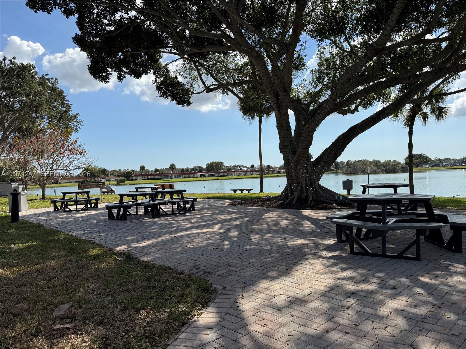 KINGS POINT SAXONY CONDOS - Residential