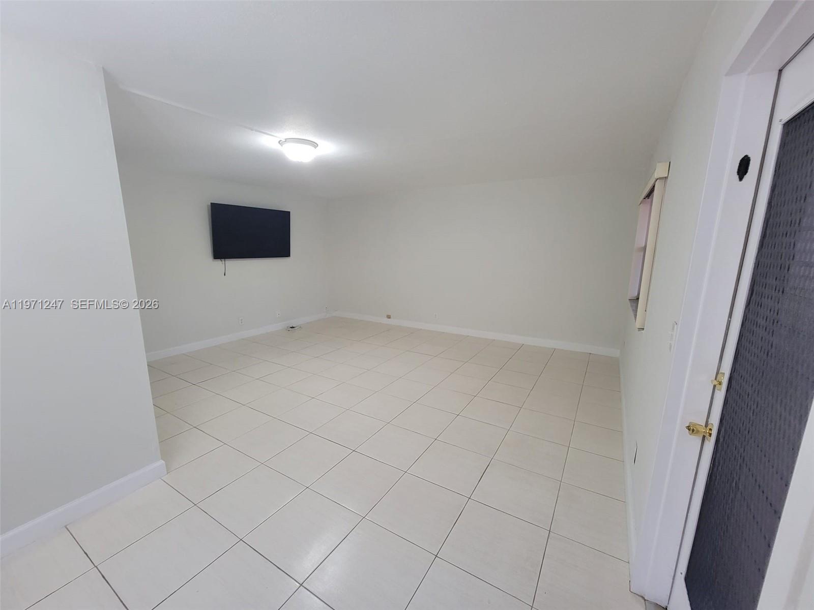 KINGS POINT SAXONY CONDOS - Residential