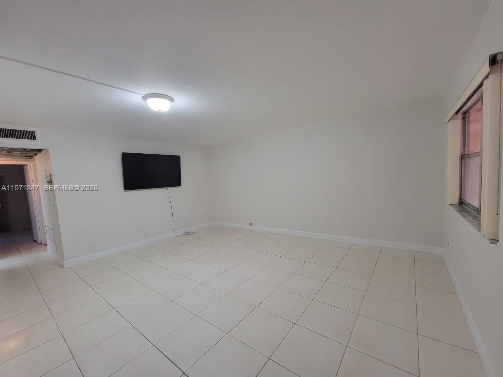 KINGS POINT SAXONY CONDOS - Residential