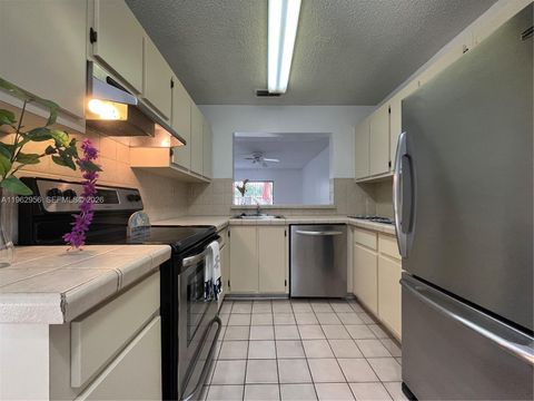 407 E Palm Cir E Pembroke Pines FL 33025