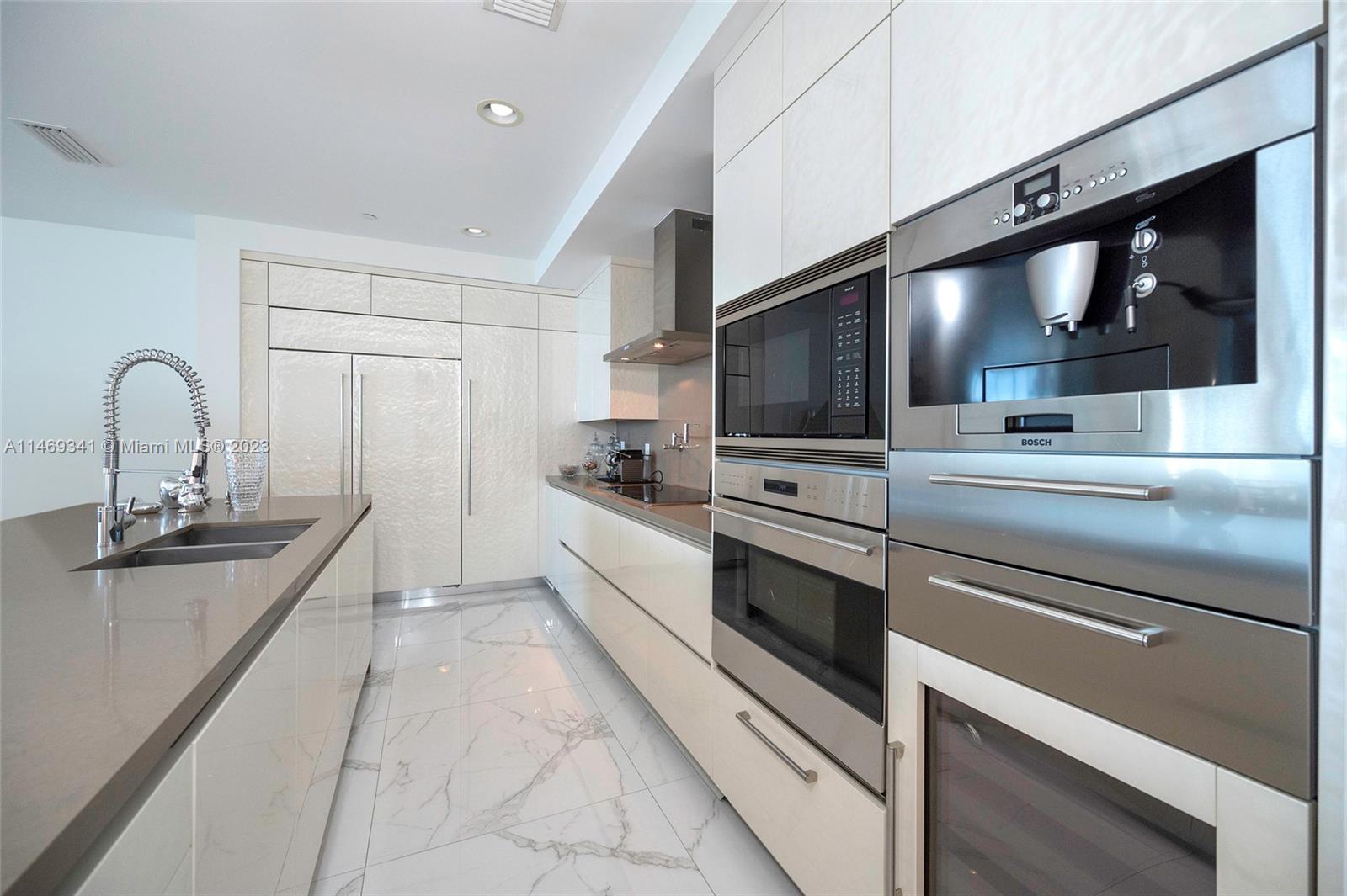 CHATEAU BEACH CONDO - Land