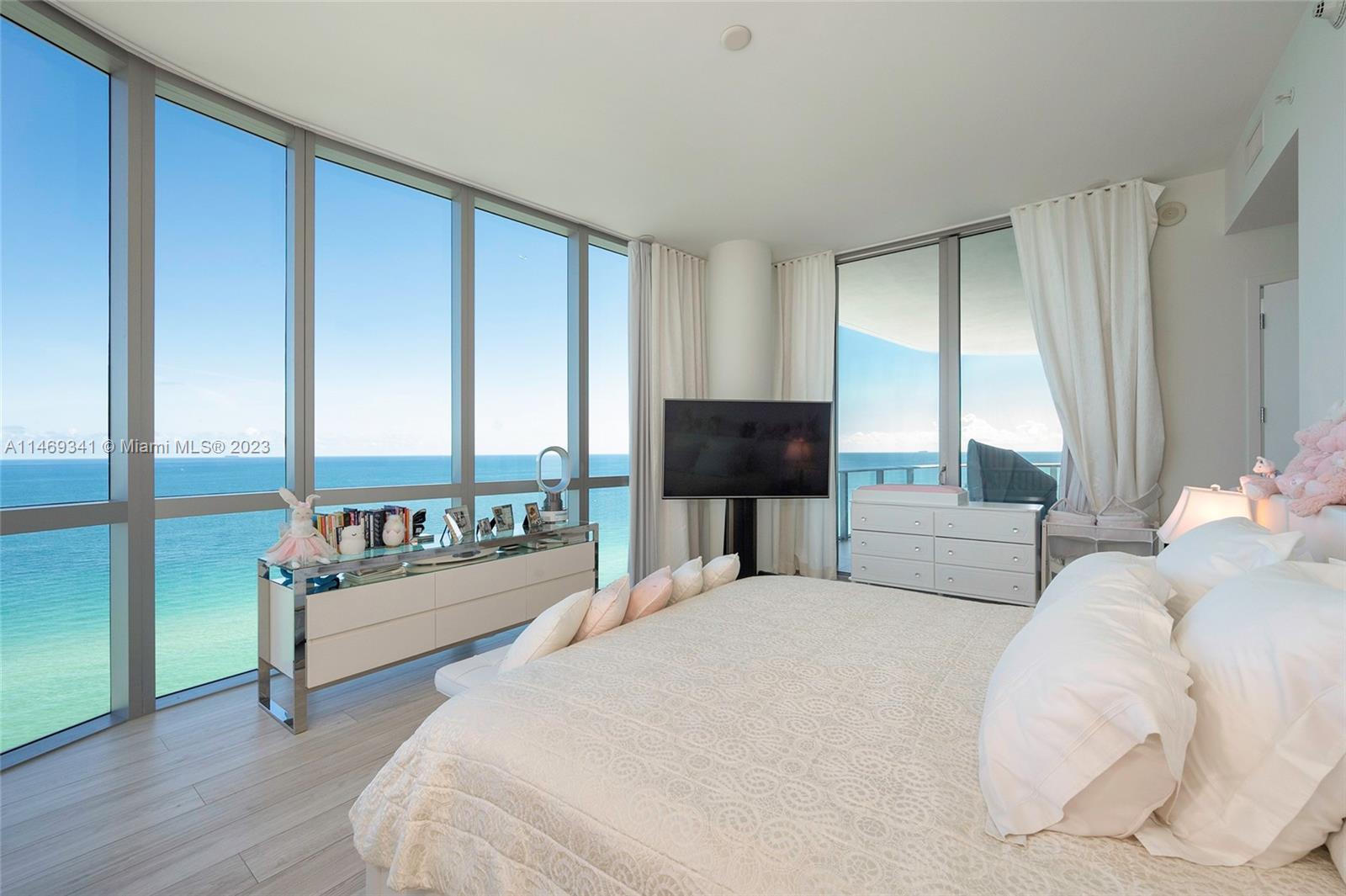 CHATEAU BEACH CONDO - Land