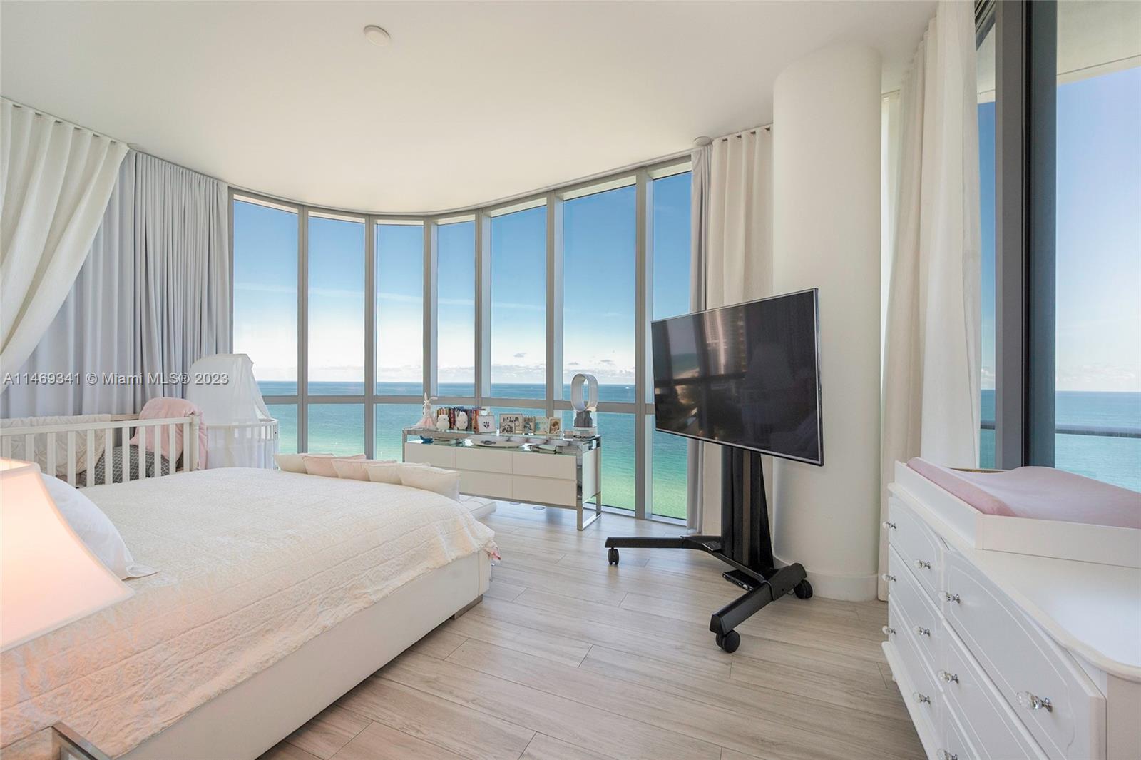 CHATEAU BEACH CONDO - Land