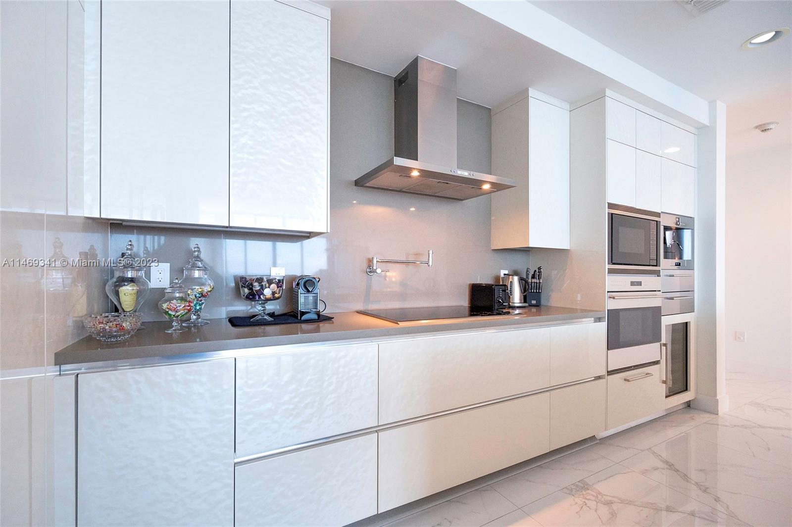 CHATEAU BEACH CONDO - Land