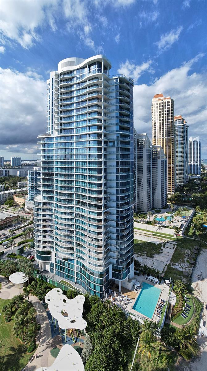 CHATEAU BEACH CONDO - Land