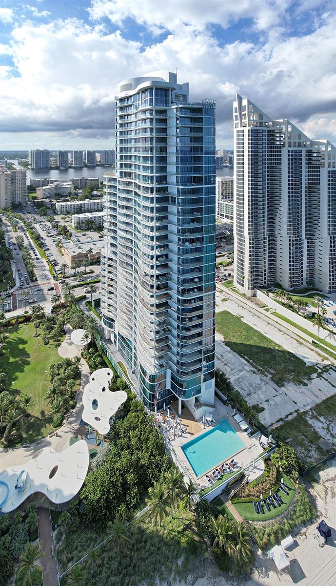 CHATEAU BEACH CONDO - Land