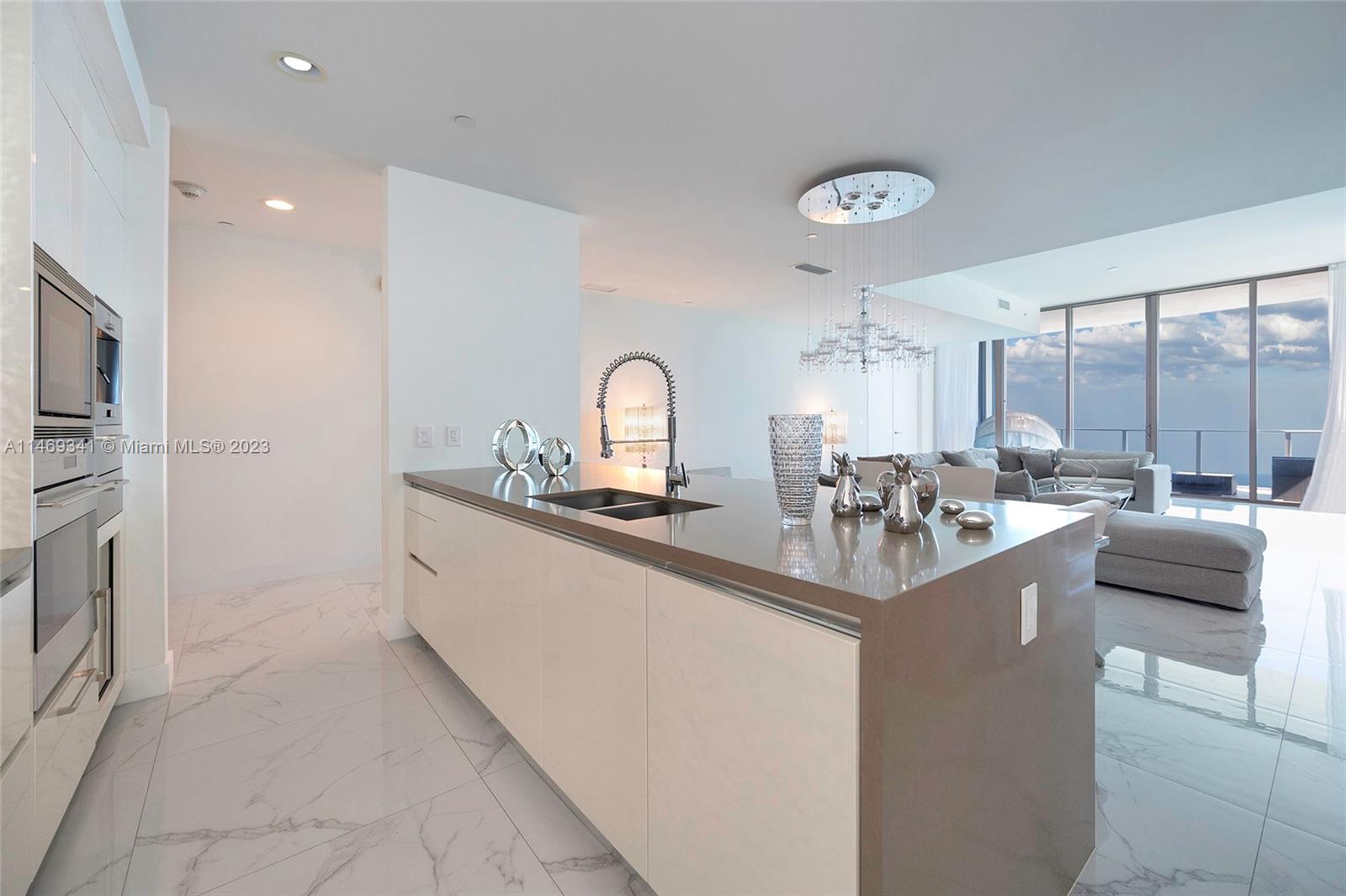 CHATEAU BEACH CONDO - Land