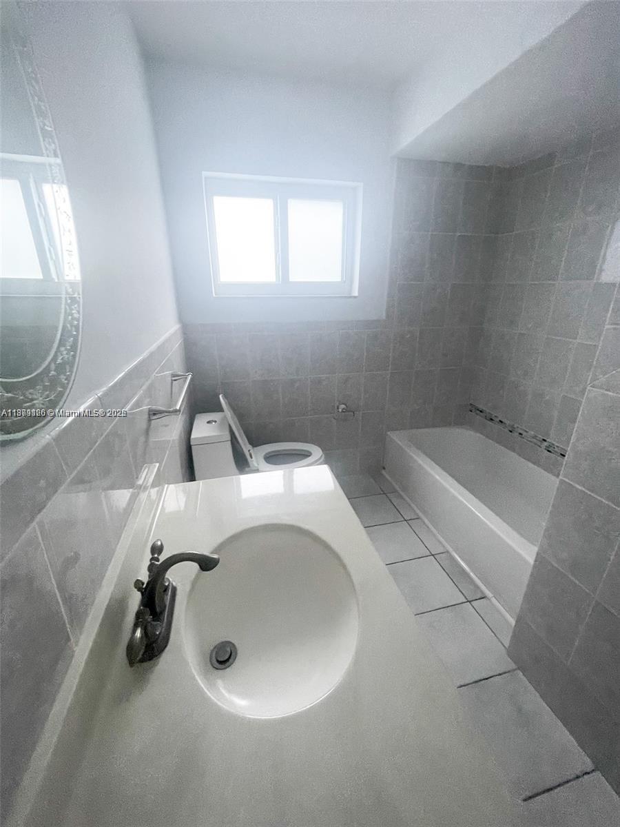 PINEWOOD ESTATES SECOND A - Residential Lease